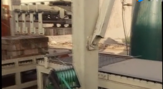 聚祥牌卸磚打包機(jī)客戶現(xiàn)場實錄